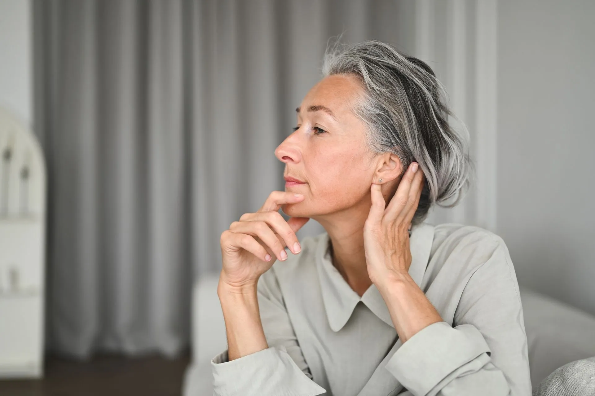 A person experiencing tinnitus